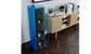 Enceinte colonne Magico S3 bleue près d&