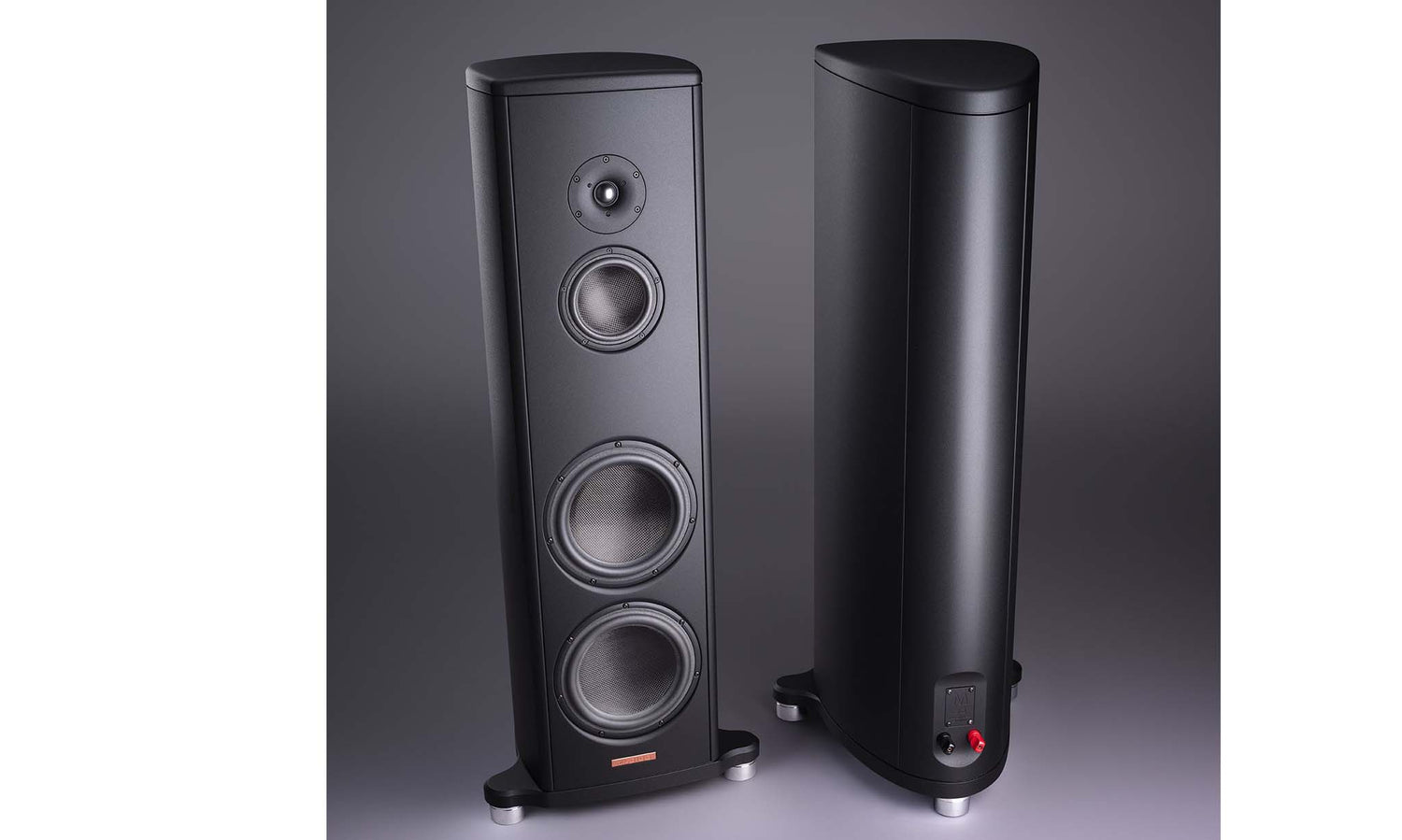 Enceintes colonnes Magico S3 - Vue de face et arrière sur fond gris