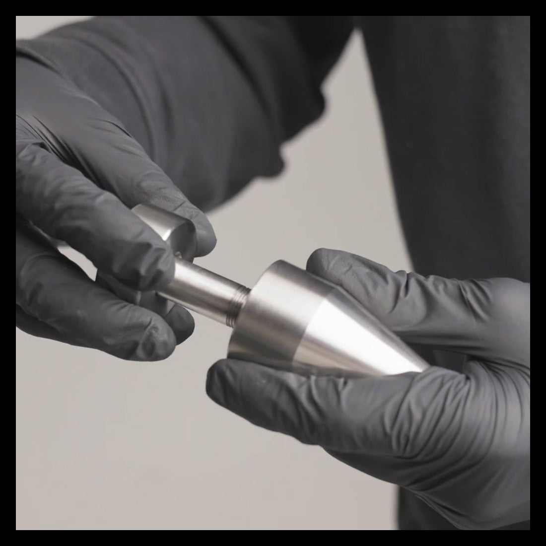 <p>Découvrez le guide officiel de montage du meuble hifi Solidsteel. </p><p>Cette vidéo vous accompagne pas à pas pour assembler votre meuble hifi facilement, en respectant les recommandations de la marque et en assurant une installation stable et optimale.</p>
