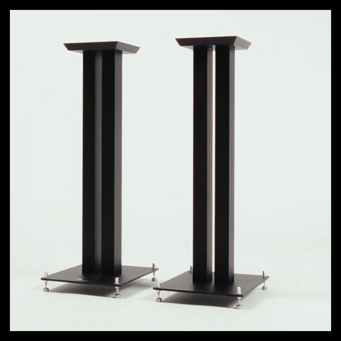 <p>Découvrez le guide officiel de montage du pied d'enceinte Solidsteel UL SERIE. </p><p>Cette vidéo vous accompagne pas à pas pour assembler votre pied d'enceinte facilement, en respectant les recommandations de la marque et en assurant une installation stable et optimale.</p>